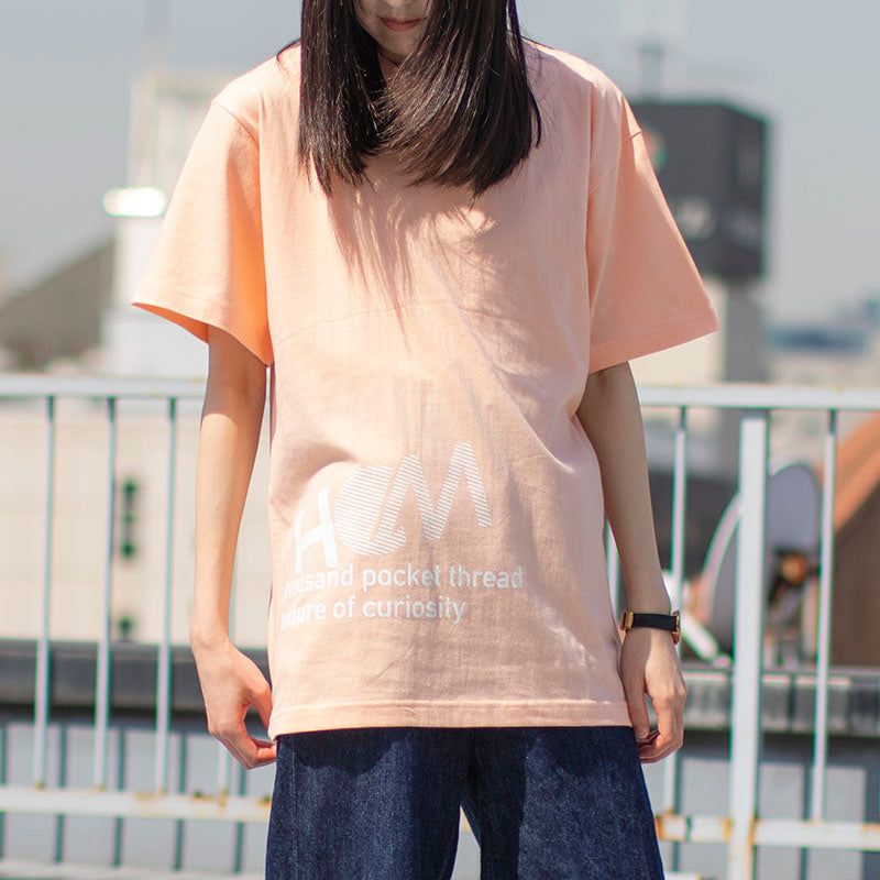 斜めロゴTシャツ